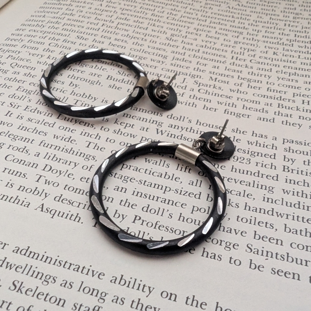 Elegant Black and Silver Hoop Earrings - Picture 6 of 7